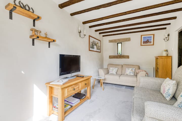 Anvil Cottage, Lovely Cottage In The Peak District - Staffordshire