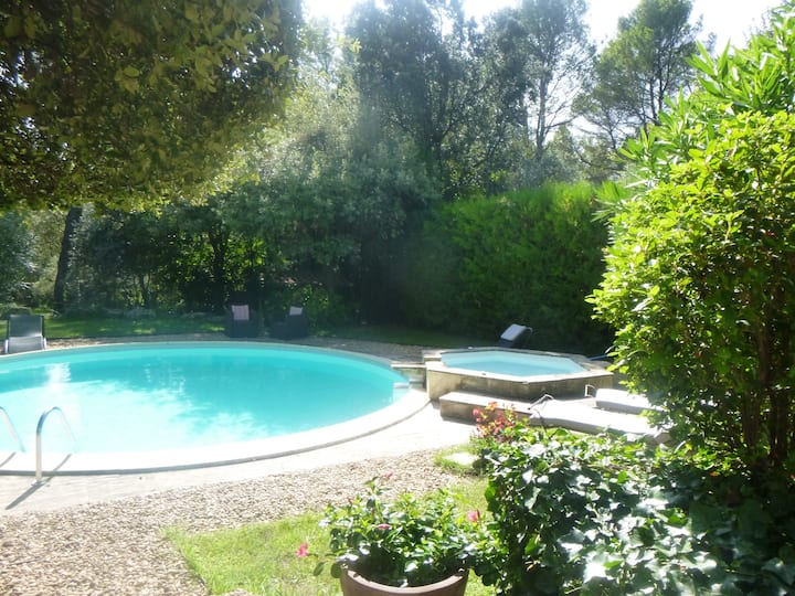 Hébergement De Charme Avec Piscine Et Jacuzi - Mazan
