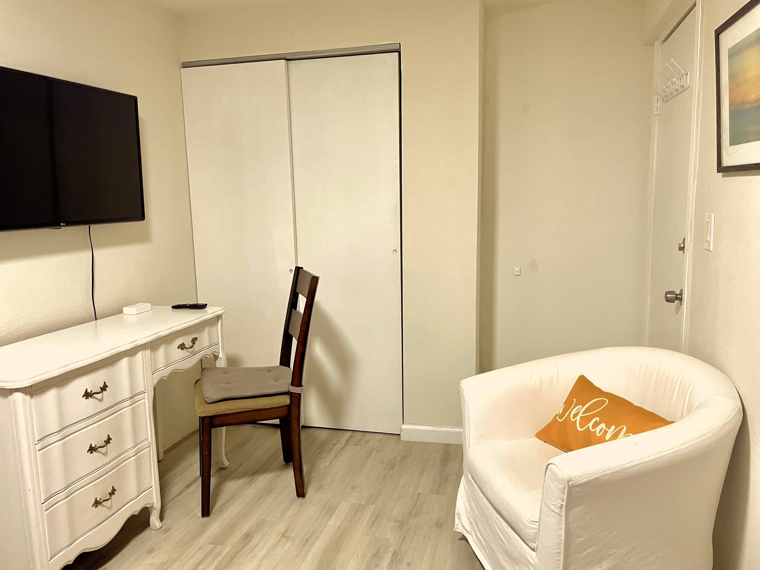 Urban Spacious Hideaway - 2BR 2BA - Image 17