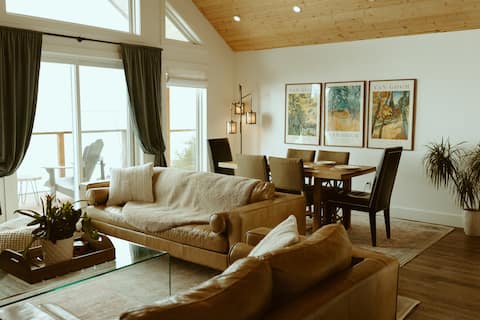 Oceanfront · Hot Tub, Sauna (Extra), Fire Pit