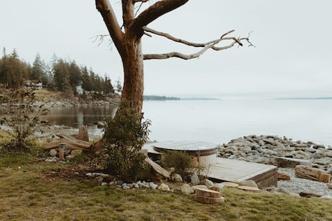 Oceanfront: Hot Tub, Sauna, Fire Pit, EV 2 Charger