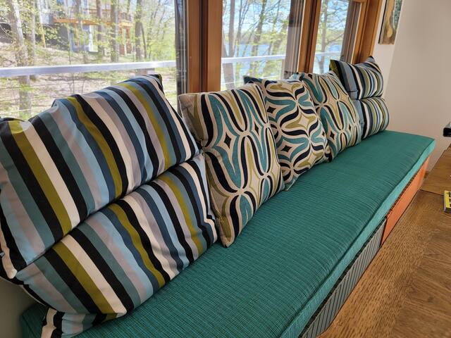 Fall colors surround this private Lake Sylvia Home gallery image 3