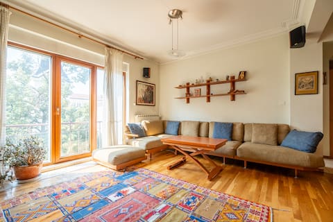 Vitosha blvd 3 Bedroom Astonishing Sunny Apartment