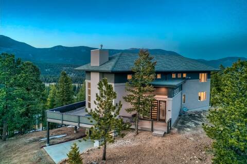 A Jaw-Dropper! Megawatt Views, Hot Tub & Game Room