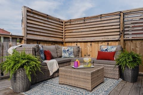 Modern house with beautiful spaces indoor and out!