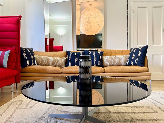 Notting Hill Retreat | Iconic Gardens | 3BR Duplex gallery image 2