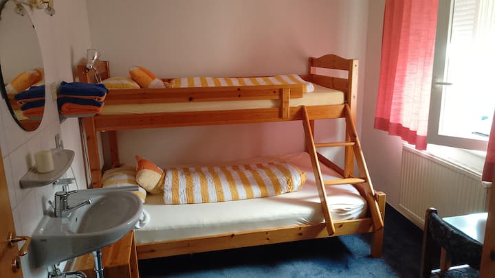 Schlafzimmer 4