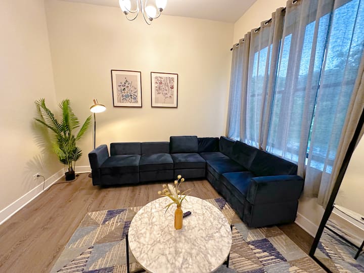McCormick Place 420 friendly 2BR/parking/sleeps 6 Apartments for Rent
