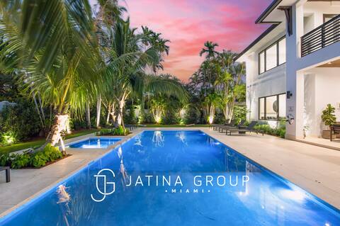 Brand new Villa with Pool/Jacuzzi/GameRoom