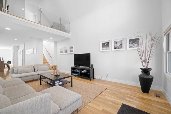 Modern 3BR House in RiNo Art District gallery image 4