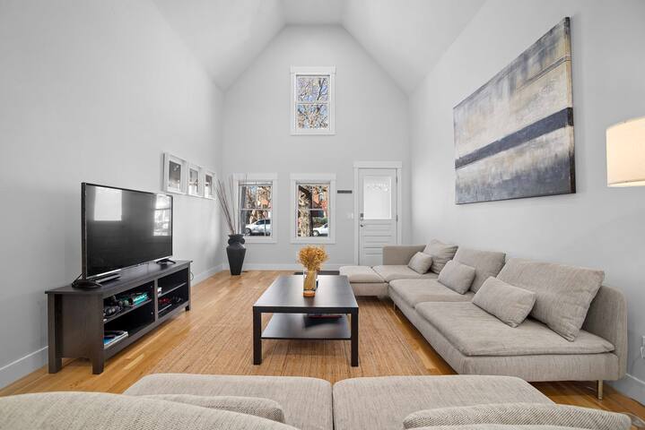 Modern 3BR House in RiNo Art District gallery image 5