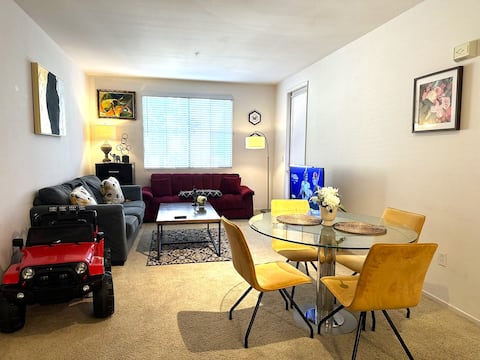 2B2B Luxury Apartment Center area POOL/GYM/MALL