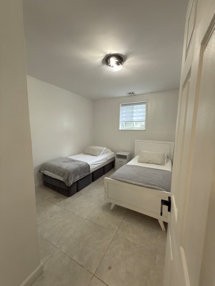 Მესამე საძინებელი - 2 ერთადგილიანი საწოლი 