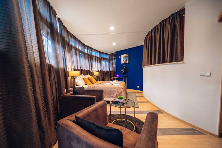 Amazing pool hot tube billard sauna free parking gallery image 3