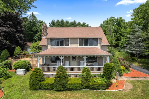 Grammy's Famous Lake House Retreat