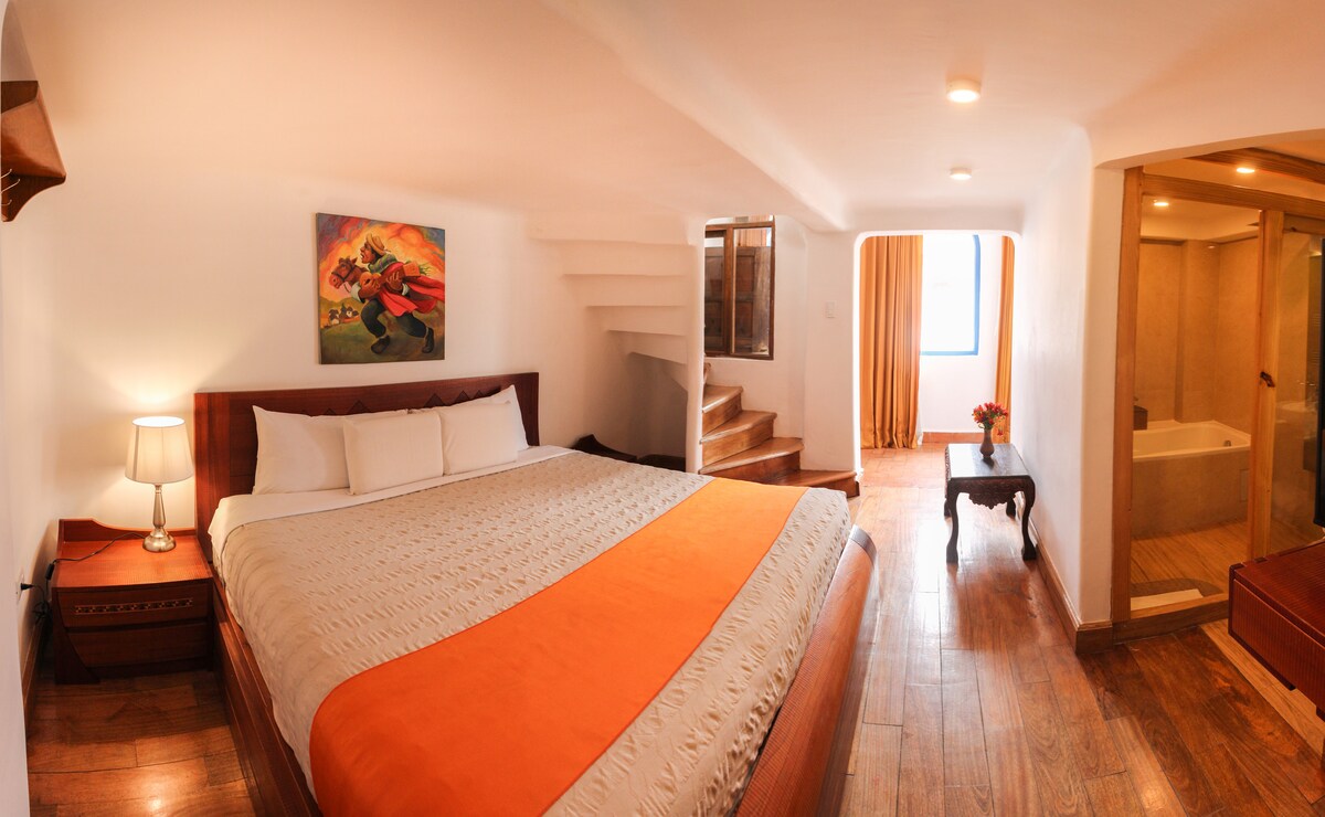 复式房源，主卧配备加大双人床，独立卫生间配备淋浴间和浴缸。