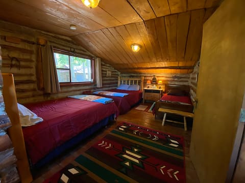 Large 2 room cabin/B&B on horse ranch