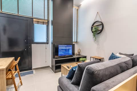 Popular Airbnb listing: ARIS Premium- Luxurious studio in ΦΩΚΙΩΝΟΣ ΝΕΓΡΗ