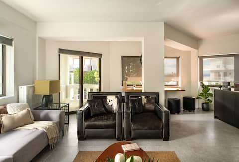 Popular Airbnb listing: Luxury 2BD Home w/ Private use of Pool, Gym, BBQ in Δήμος Γλυφάδας