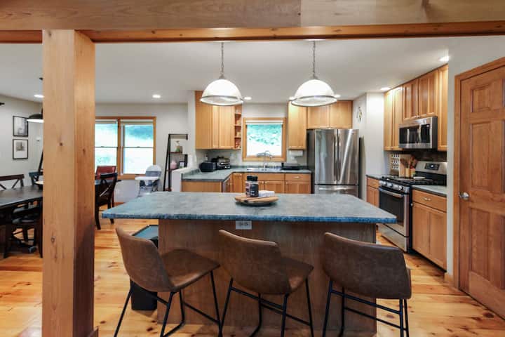 Okemo Oasis - 6 Bedrooms, 3.5 Baths, 2 Kitchens