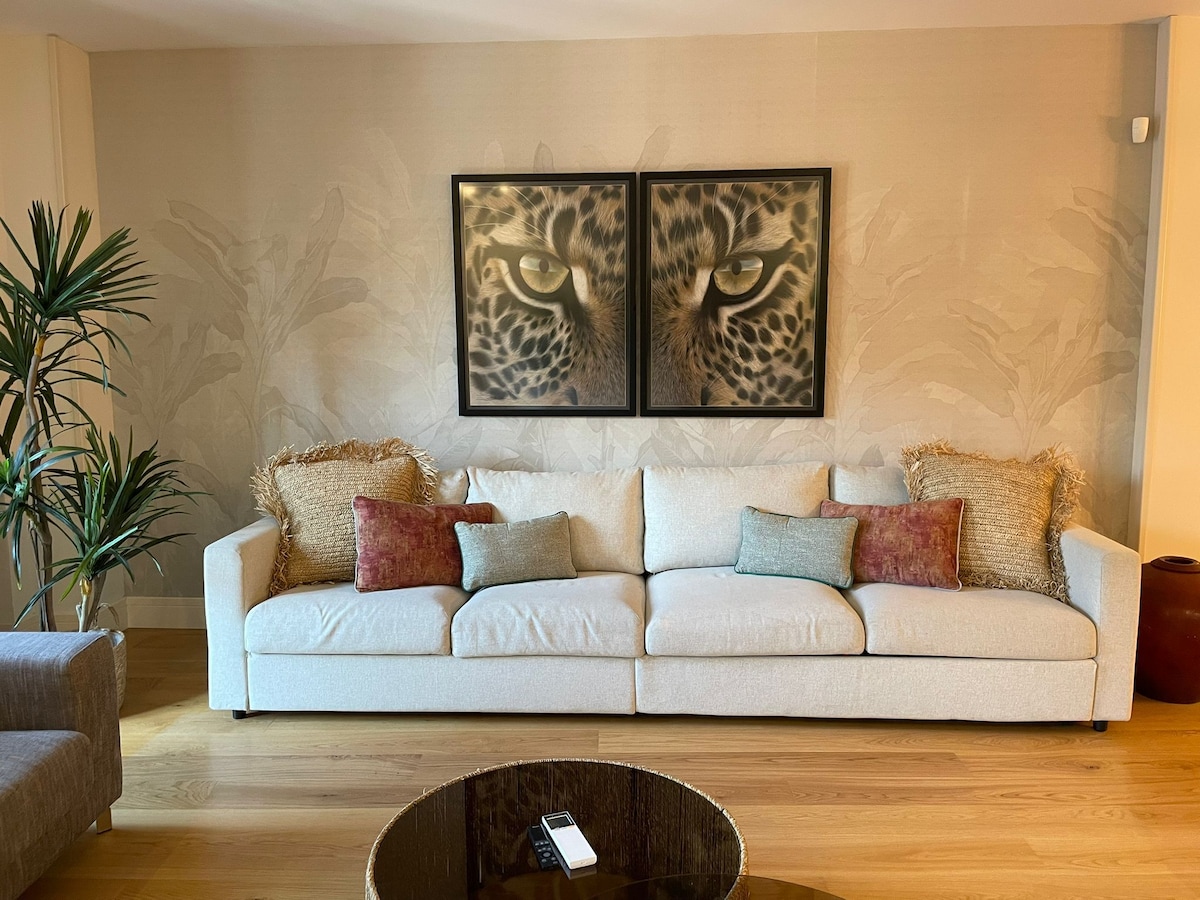 Propriété Airbnb réussie: Luxury Suite in Libreros I Large Living Room I Balcony à Alcalá De Henares