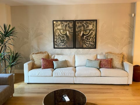 Propiedad de Airbnb exitosa: Luxury Suite in Libreros I Large Living Room I Balcony en Alcalá De Henares