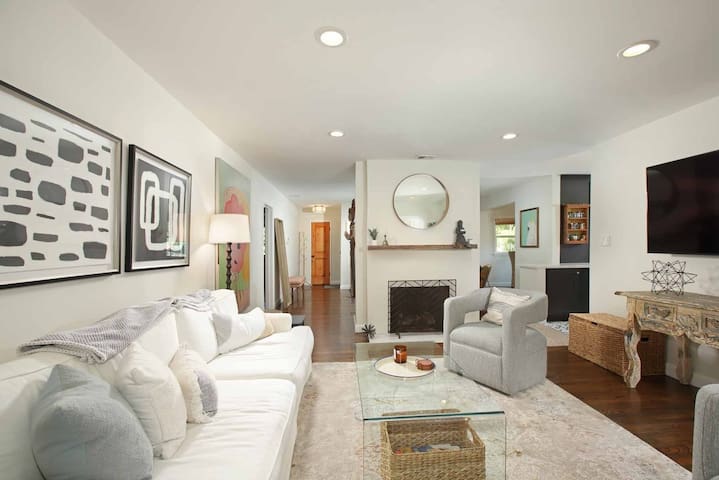 Cozy Studio City Home