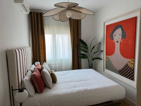 Aldonza Lorenzo. Spacious apartment with a terrace.