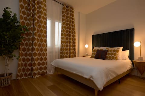 Aldonza Lorenzo. Spacious apartment with a terrace.