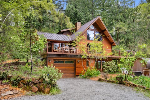 Luxe & Tranquil Forest Oasis ~ Sauna ~ Tub ~ Games