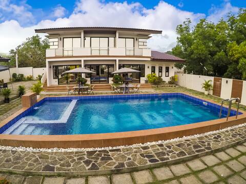 Exclusive 8-room Beach House with pool