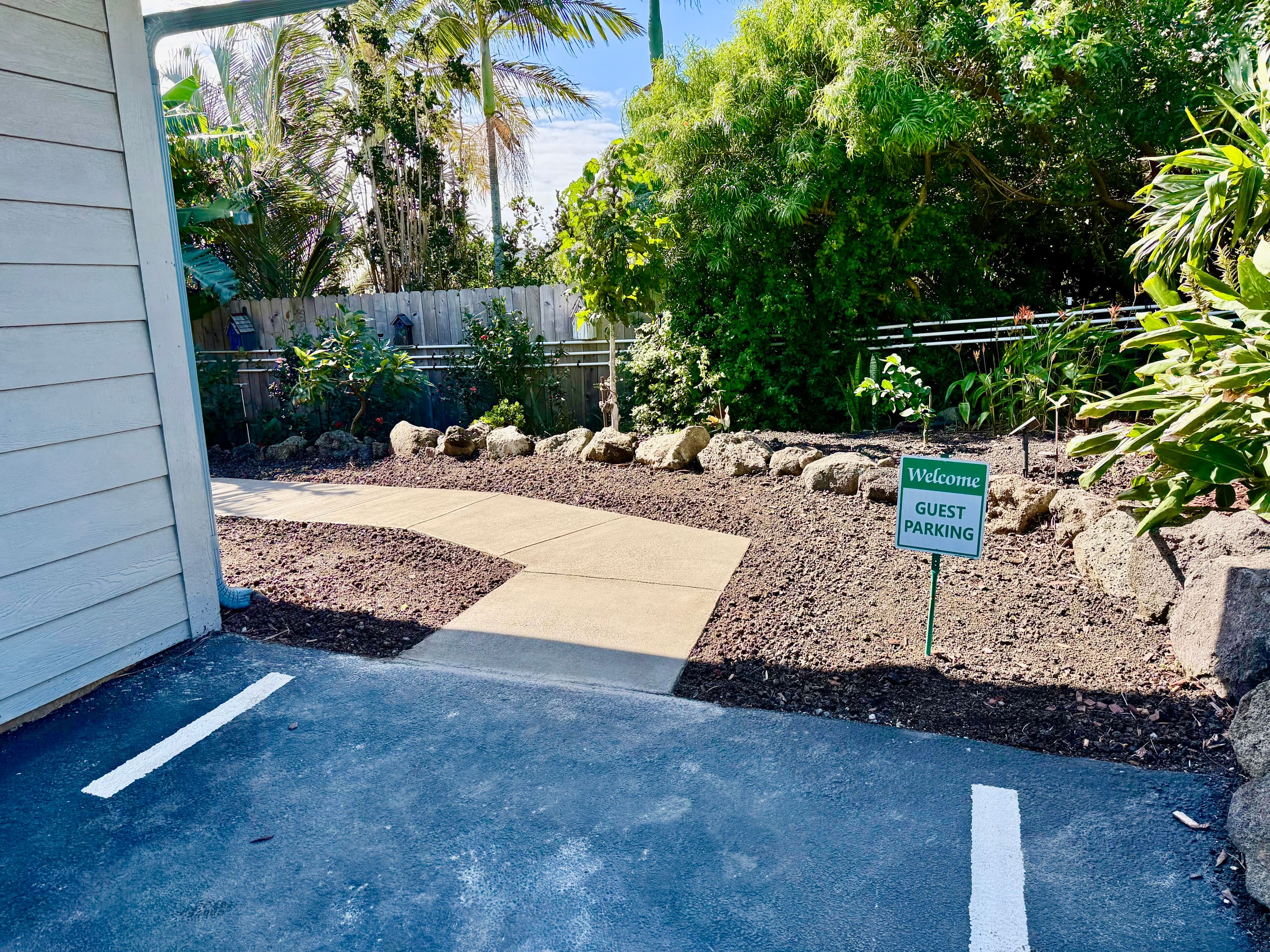 Peaceful Private Studio w/Covered Ocean View Deck - Photo 29