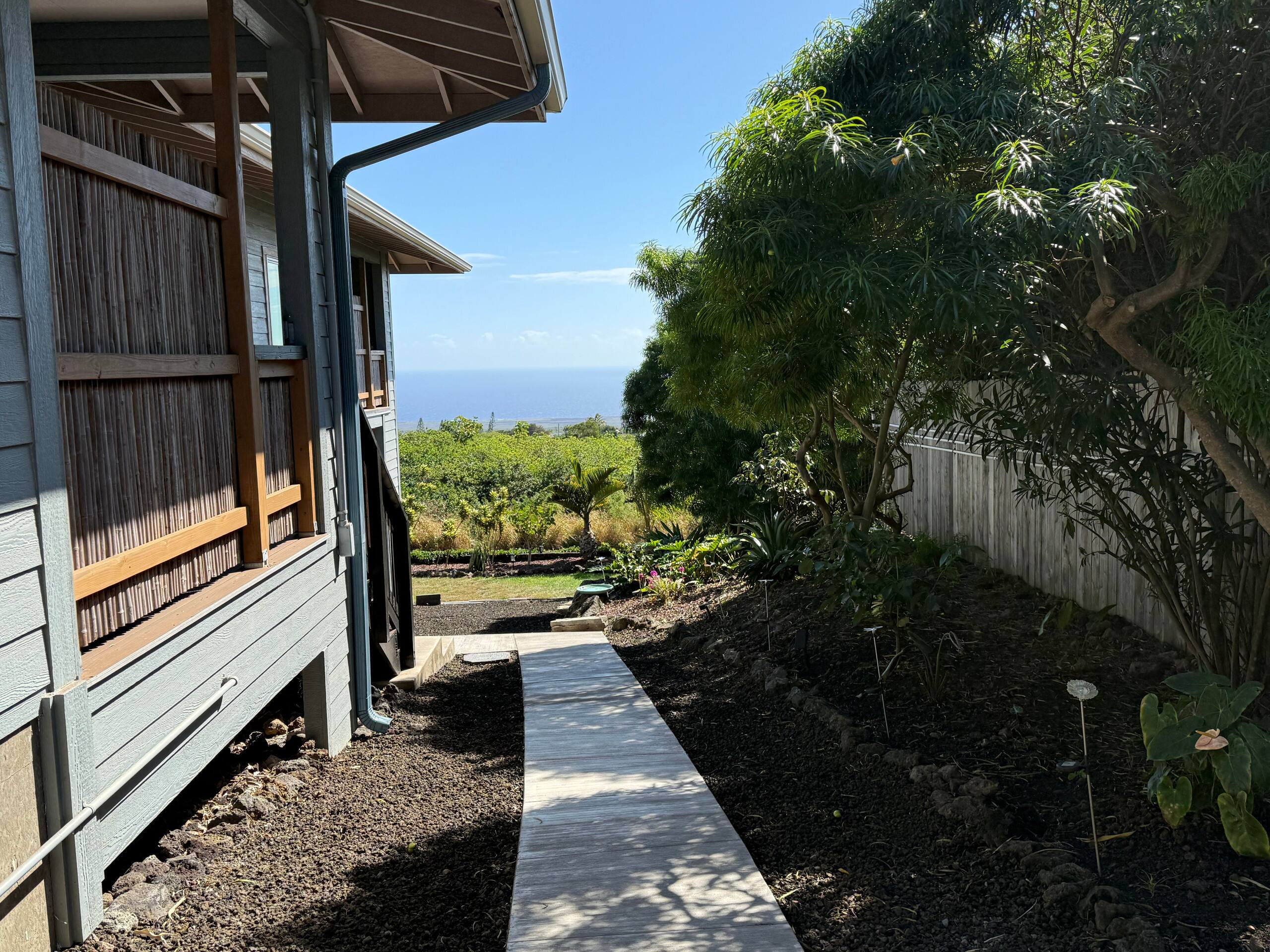 Peaceful Private Studio w/Covered Ocean View Deck - Photo 30
