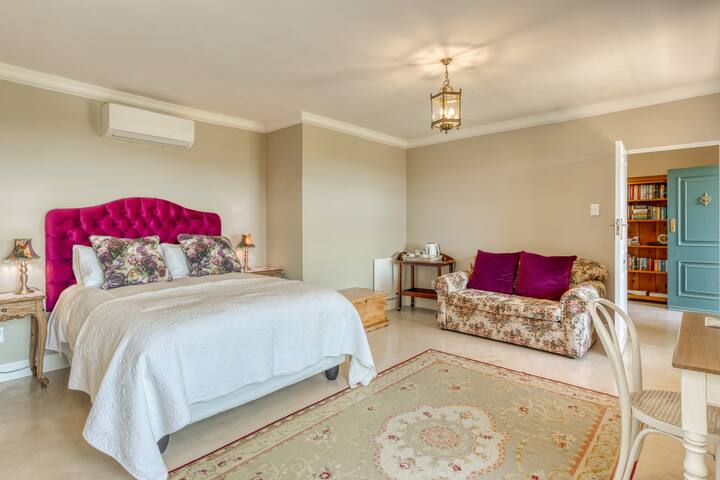 Italian style Villa apartment gallery image 5