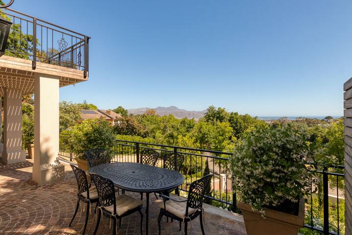 Italian style Villa apartment gallery image 2