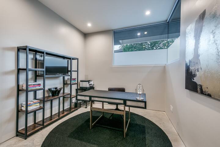 84 Walk Score, 2 Floor Lux Home w Office + Garage gallery image 3