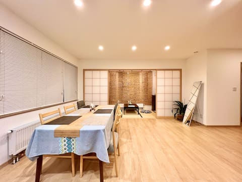 FURANO U Plus B&B Exclusive 500m from the ski resort cable car, can accommodate 12 people, with park