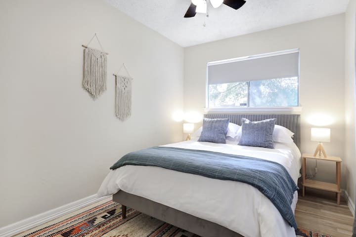 სრული ზომის საწოლი