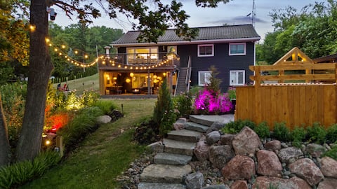 Casa Suerte | Cozy Lakefront Fall Getaway |