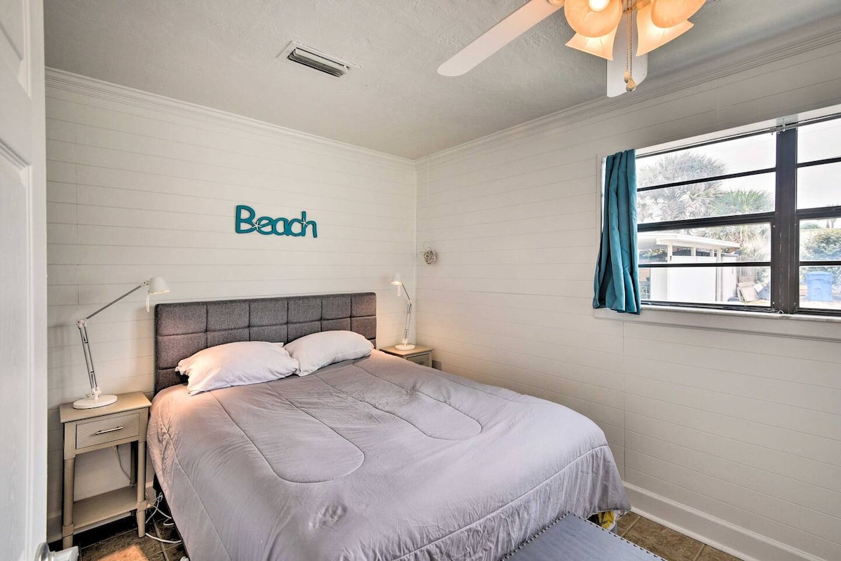 חדר שינה מס '1: מיטת קווין סייז, שידה, כיסא, מתלה