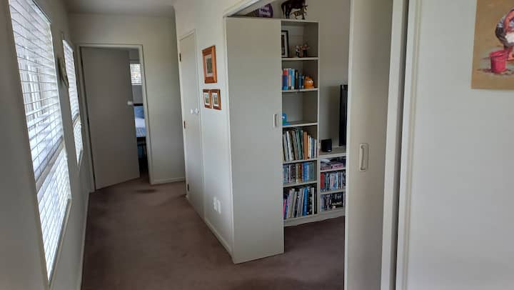 Sunshine & Sea Views - 1 Of 2 Rooms - Porirua