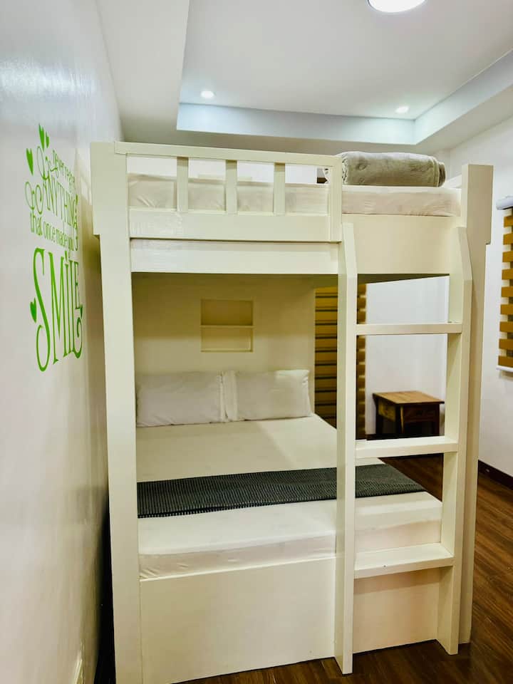 Bunk Bed with pull out bed