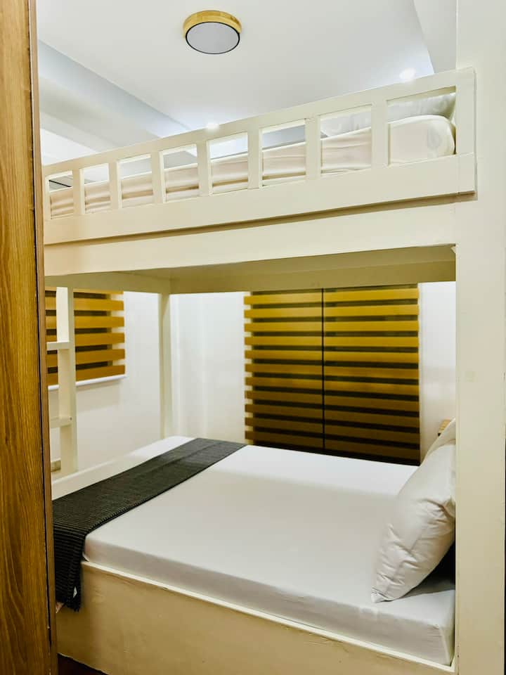 Bunk Bed with pull out bed