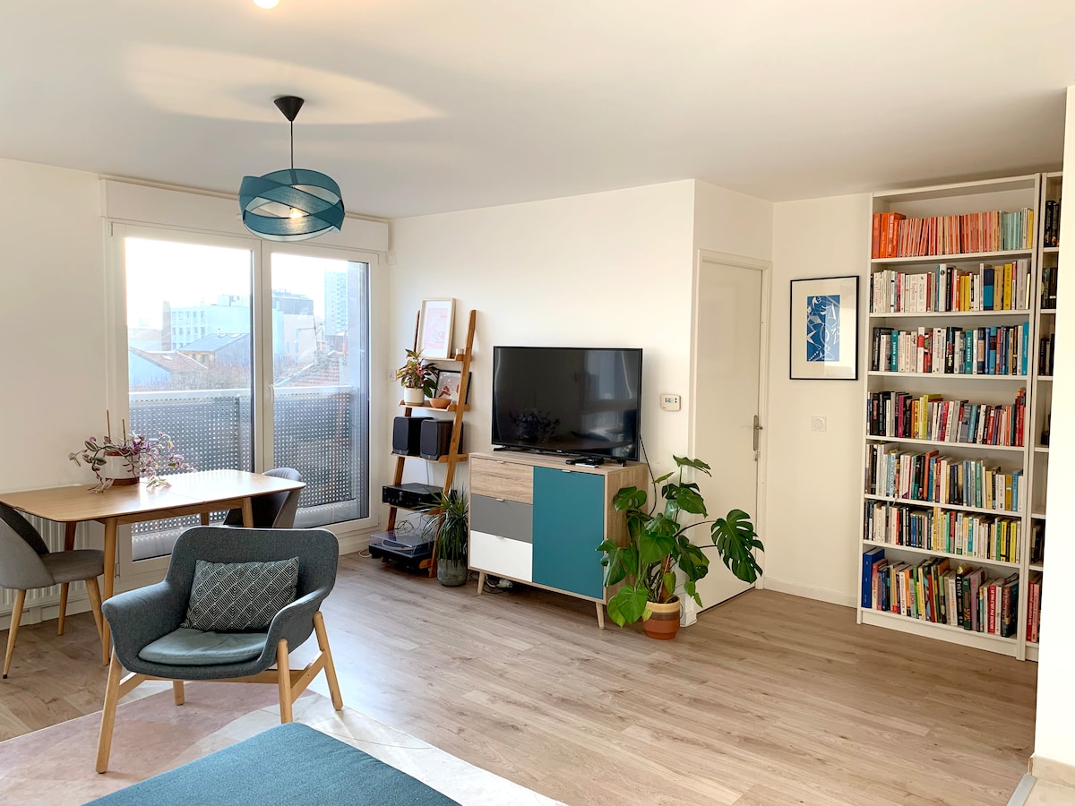 Airbnb performant: Beautiful modern flat near Paris (5 mn from metro) à Romainville