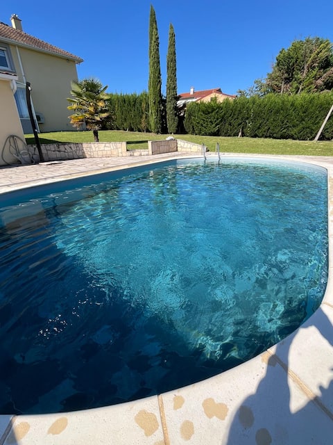 Large air-conditioned villa + private pool & garden