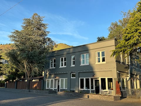 10 Bedroom Historic Hotel, Sleeps 20