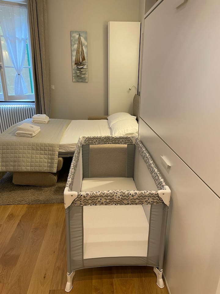 Su richiesta rendiamo disponibili per gli ospiti un lettino da campeggio