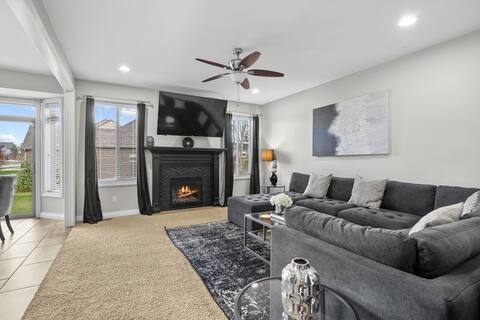 Spacious 5BR Home - 2.5BA & Prime Location.