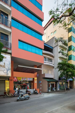 HB Serviced Apartment - Lạc Long Quân managed Airbnb listing 3