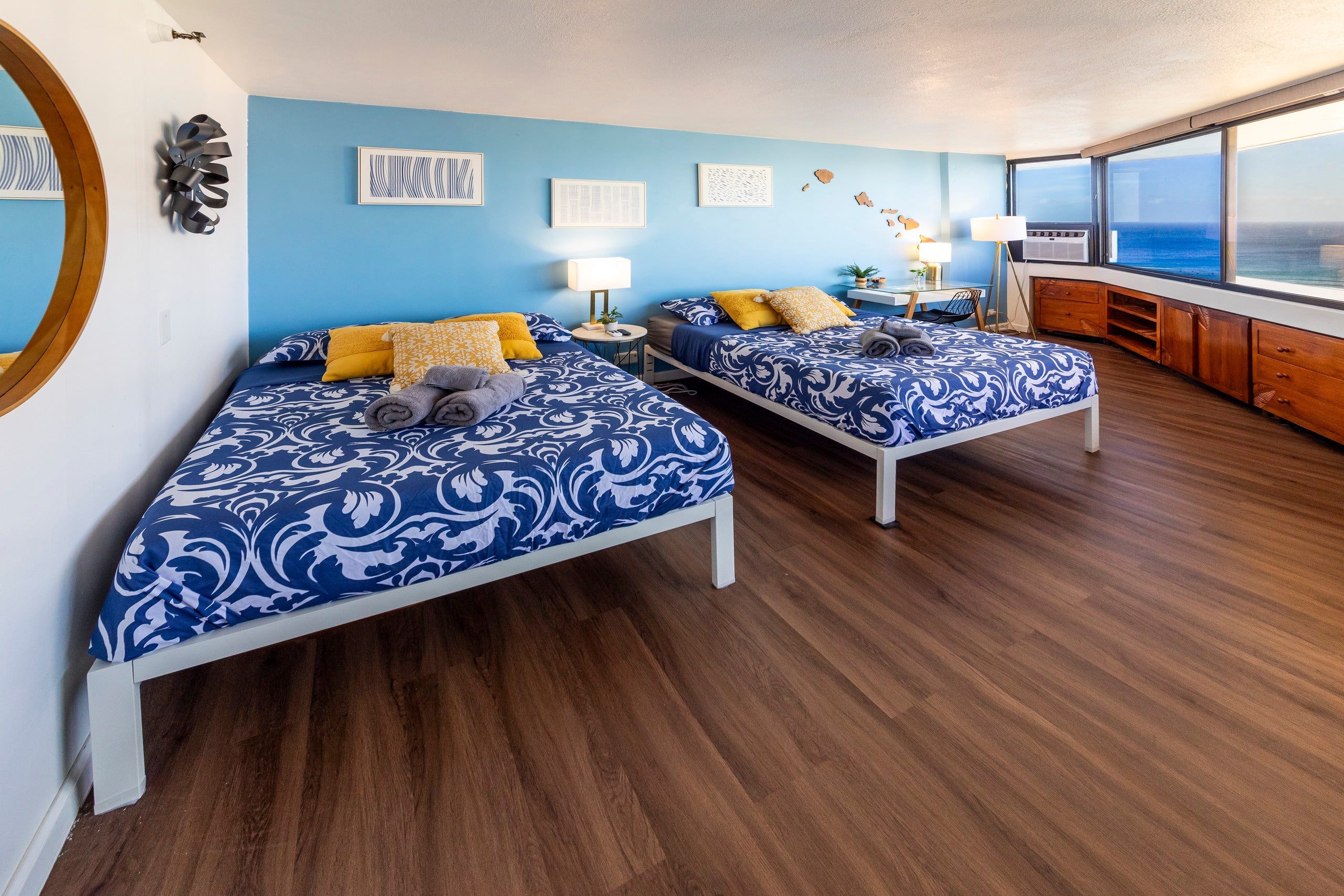 Condo in Honolulu · ★4.43 · 1 bedroom · 2 beds · 1 private bath - Image 5